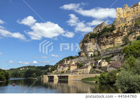 Beynac-et-Cazenac - Dordogne - France 44564760