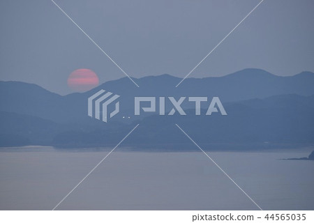 海岸的朝陽風景 海岸的朝陽風景 44565035