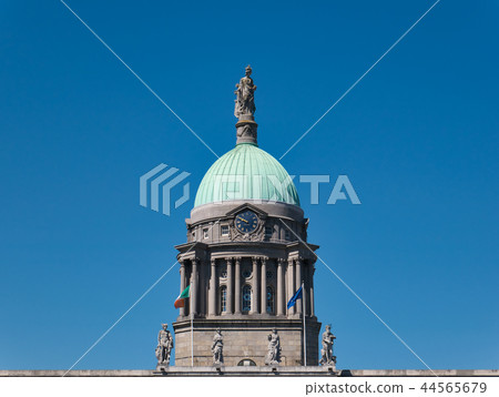 Figures in front of the dome with copper roof 44565679