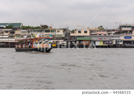 Boat travel on the Chao Phraya river Boat travel on the Chao Phraya river 44566535