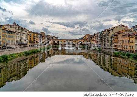 ponte vecchio florence reflection bridge panorama ponte vecchio florence reflection bridge panorama 44567180