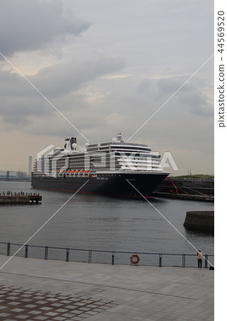 Cruise ship "Ms Wester Dam" of Yokohama Port Cruise ship "Ms Wester Dam" of Yokohama Port 44569520