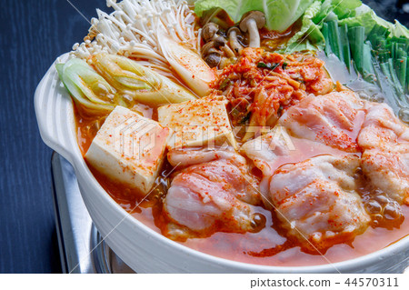 Hot pot cooking Kimchi hot pot heating Hot pot cooking Kimchi hot pot heating 44570311