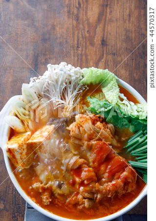 Hot pot cooking Kimchi hot pot heating Hot pot cooking Kimchi hot pot heating 44570317