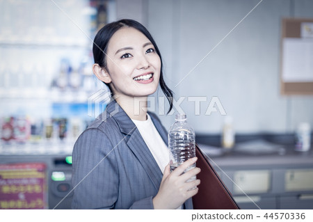 Woman Woman 44570336