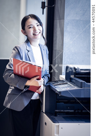 女子 44570891