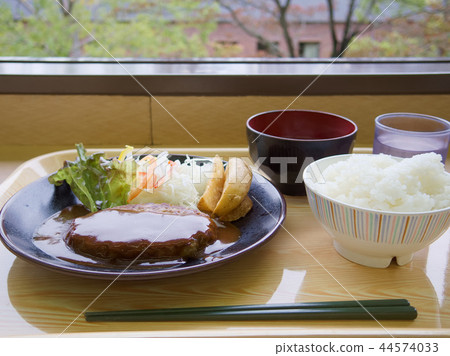 Demi Hamburg set meal in the school cafeteria 44574033