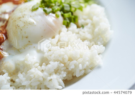White rice with soft-boiled egg 44574079