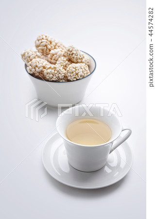 Han, green tea, refreshments 44574282