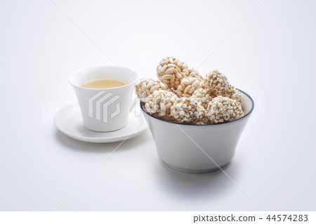 Han, green tea, refreshments Han, green tea, refreshments 44574283