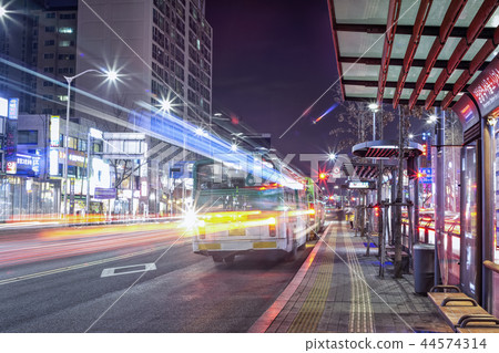 Bus stop 44574314