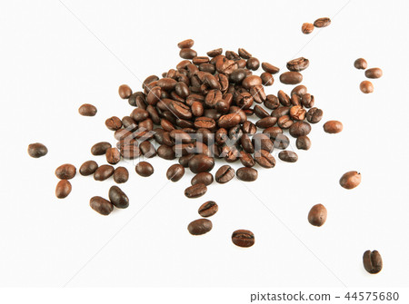 Coffee beans isolated on white 44575680