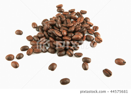 Coffee beans isolated on white 44575681