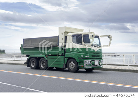 Dump truck 44576174