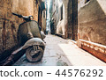 Old scooter at Varanasi backstreet 44576292
