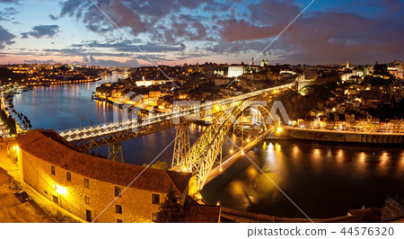 Evening in Porto, panorama view Evening in Porto, panorama view 44576320