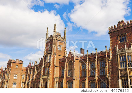 Queen's University of Belfast 44576323