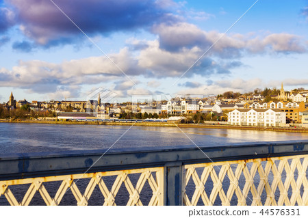 Derry panorama from Craigavon Bridge 44576331