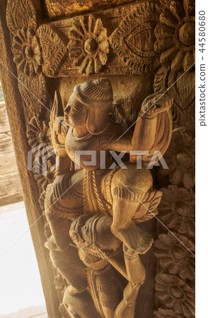 Golden palace monastry shwanandaw knauang temple  44580680
