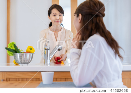 Parents and children talking in the kitchen Parents and children talking in the kitchen 44582668