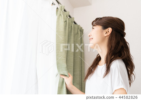 Woman who woke up refreshingly 44582826