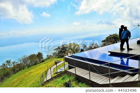 Biwako Terrace雲層，琵琶湖谷，遊客正在自拍，滋賀縣 44583496