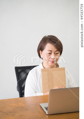 包 44583759