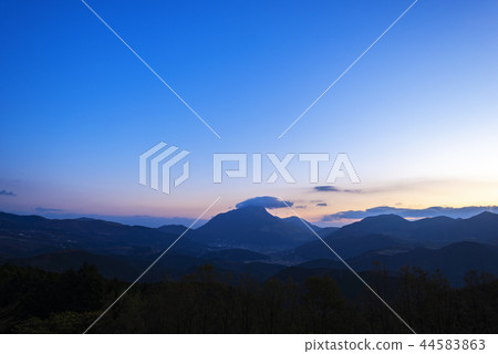 Dawn of Yufuin 44583863