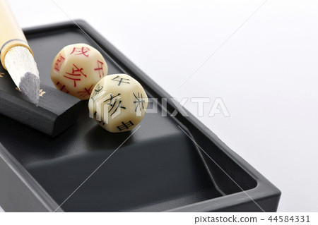 Japanese calligraphy and zodiac dice 44584331