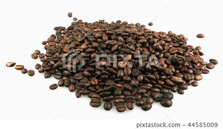 Coffee beans isolated on white 44585009