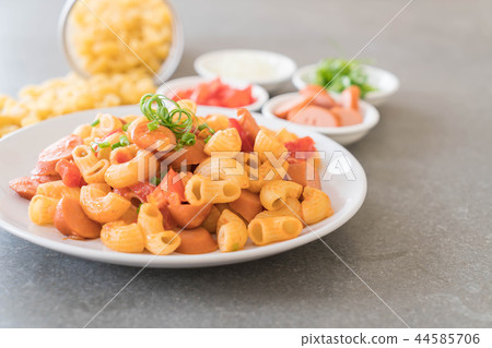 macaroni with sausage 44585706