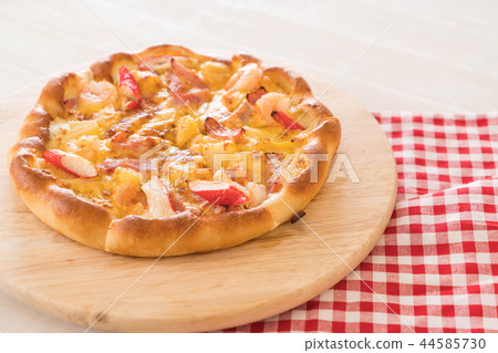 Homemade hawaiian seafood pizza Homemade hawaiian seafood pizza 44585730