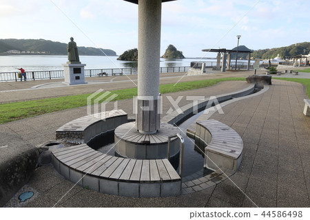 Footbath of Madagahama beach park. Footbath of Madagahama beach park. 44586498