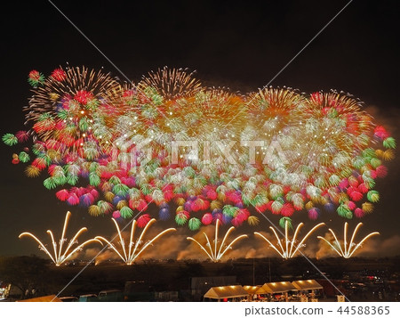 今年的煙花匯演2018年 今年的煙花匯演2018年 44588365