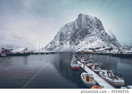 Hamnoy fishing village on Lofoten Islands, Norway Hamnoy fishing village on Lofoten Islands, Norway 44590416