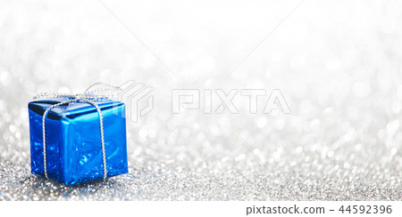 Gift box 44592396