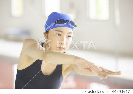 Swimming class woman 44593647
