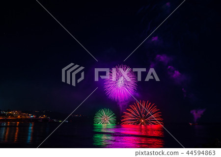 [Kanagawa] Yugawara Onsen Maritime Fireworks Festival 44594863