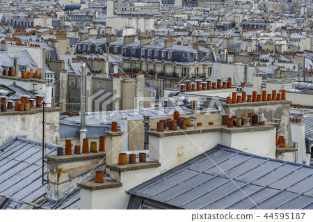 The roofs of Paris and its chimneys under a clouds sky 44595187