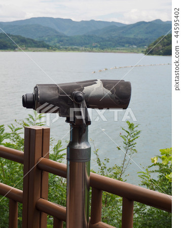 韓國清州湖上的雙筒望遠鏡 44595402