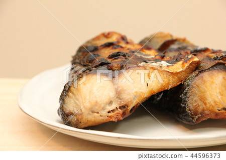 Grilled mackerel with salt (cross section) Grilled mackerel with salt (cross section) 44596373