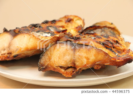 Grilled mackerel with salt (cross section) Grilled mackerel with salt (cross section) 44596375