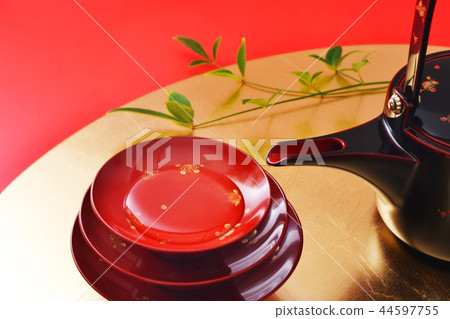 用Wajima塗筷子慶祝清酒 用Wajima塗筷子慶祝清酒 44597755