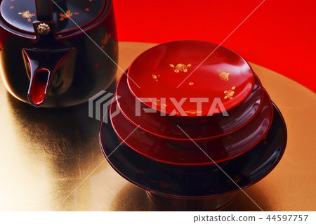 用Wajima塗筷子慶祝清酒 用Wajima塗筷子慶祝清酒 44597757