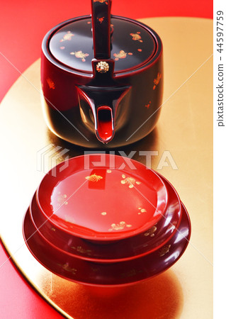 Celebrate sake with Wajima-painted chopsticks 44597759