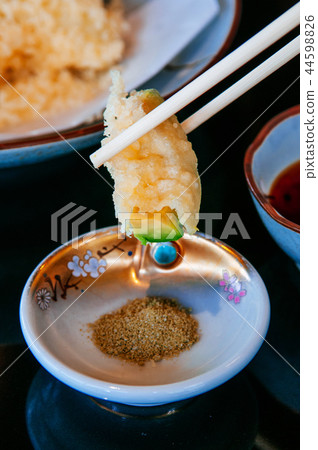 Japanese vegetable and avocado tempura with salt 44598826