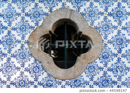 Traditional decoration of the facade of the house 44599147