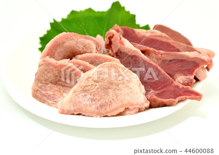 Pig tongue and pig heart 44600088