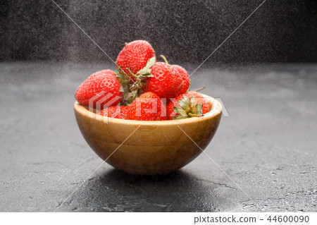 Photo of strawberries in cup 44600090