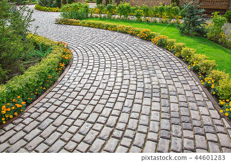 Photo of a curved alley Photo of a curved alley 44601283